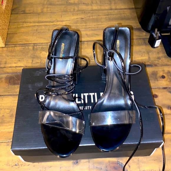 - Black wide heel strappy shoe - Picture 3 of 4